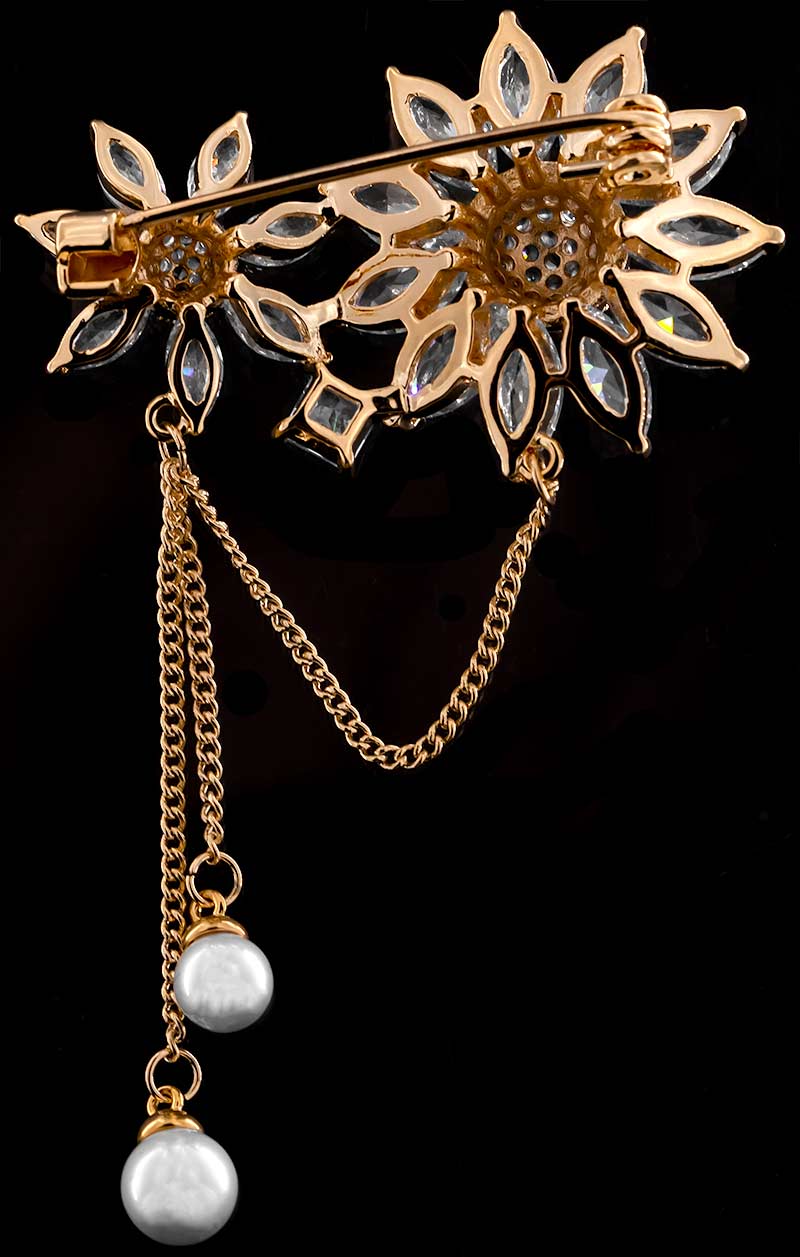 Brosche 2 Blüten goldfarben mit Perlen und vielen weissen Strass Steinen BR028 unten