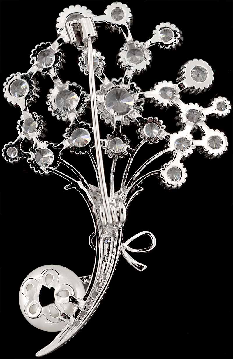 Brosche Blumenstrauß silberfarben mit einer Perle und vielen weissen Strass Steinen BR019 unten