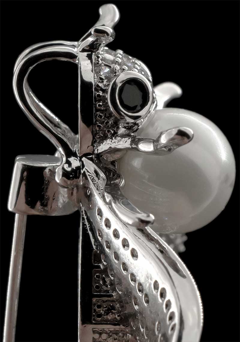 Brosche Fliege silberfarben mit Perle, schwarzen und vielen weissen Strass Steinen BR029 Öse