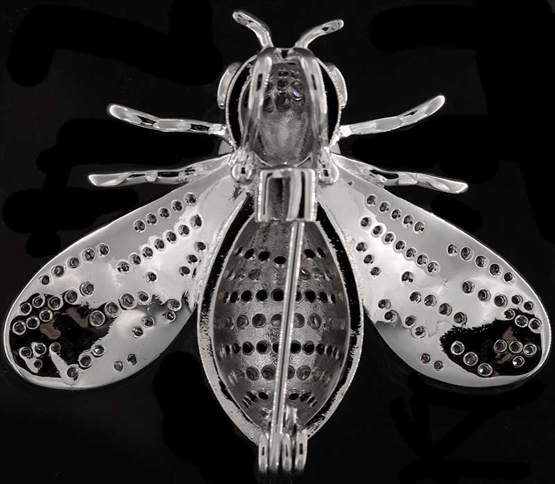 Brosche Fliege silberfarben mit Perle, schwarzen und vielen weissen Strass Steinen BR029 unten