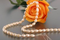 P115 Echter Süßwasser-Perlen-Strang barock 6-7mm 40cm lang offen weißgelb P115 Echter Süßwasser-Perlen-Strang barock 6-7mm 40cm lang offen weißgelb