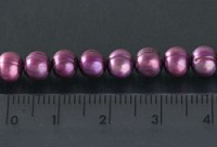 Vorschau: P060 Echter Süßwasser-Perlen-Strang barock 6-8mm 40cm lang offen violett Vorschau: P060 Echter Süßwasser-Perlen-Strang barock 6-8mm 40cm lang offen violett