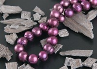 Vorschau: P060 Echter Süßwasser-Perlen-Strang barock 6-8mm 40cm lang offen violett Vorschau: P060 Echter Süßwasser-Perlen-Strang barock 6-8mm 40cm lang offen violett