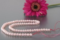 P139 Echter Süßwasser-Perlen-Strang oval 5-6mm 36cm lang offen hellrosa P139 Echter Süßwasser-Perlen-Strang oval 5-6mm 36cm lang offen hellrosa