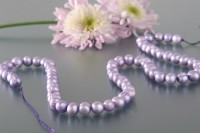 P067 Echter Süßwasser-Perlen-Strang oval 6-7mm 40cm lang offen violett P067 Echter Süßwasser-Perlen-Strang oval 6-7mm 40cm lang offen violett