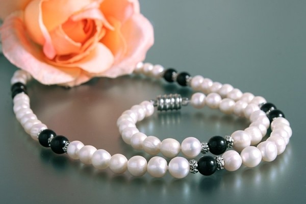 Echtes Zucht-Perlen-Set P019 Kette+Armband weiß mit Onyx abgesetzt
