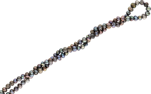 Der ca. 35cm lange Perlenstrang besteht aus 4-5mm großen, barocken Tahiti Black Violett farbenen Perlen, die betörend schimmern